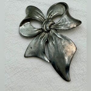 Vintage Seagull Pewter Bow Brooch 1988